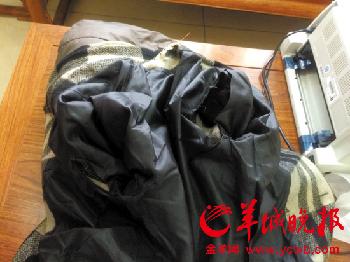 年邁體弱，一些老人家中衣物多年未洗，又舊又破