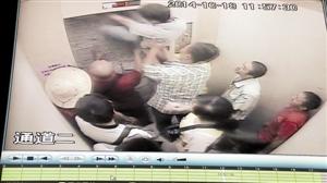 挖出的墻洞能讓一個身材嬌小的男子鉆出。