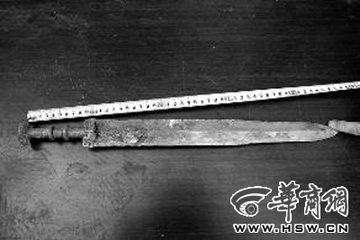 男子水泥料中發(fā)現戰(zhàn)國青銅劍 劍刃鋒利如初