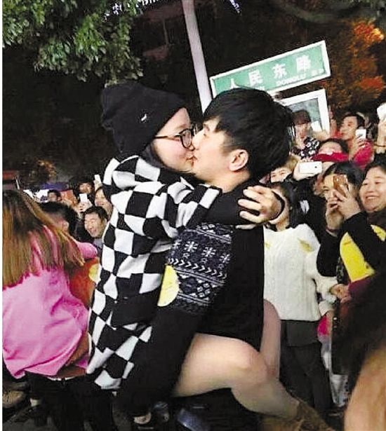 雖只是縣城的比賽，但水準著實不低，居然有選手采用考拉式。