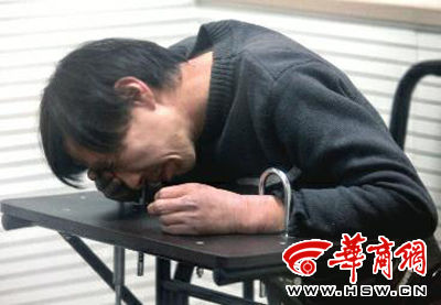 3月29日，多次騷擾孕婦的賈某在公安蓮湖分局接受訊問