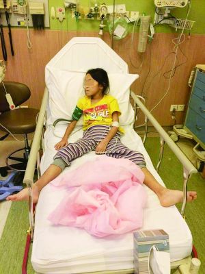 病危的8歲中國(guó)女孩菲比。