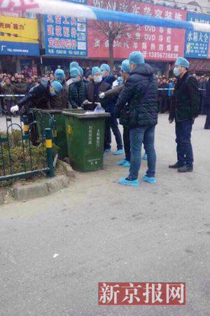 亳州路邊垃圾桶內(nèi)驚現(xiàn)碎尸。網(wǎng)友供圖
