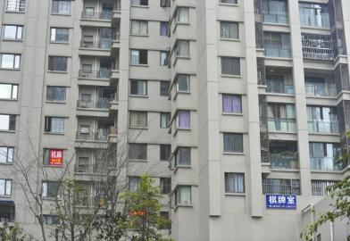 該小區(qū)的每個(gè)單元幾乎都開有麻將館。 該小區(qū)的每個(gè)單元幾乎都開有麻將館。