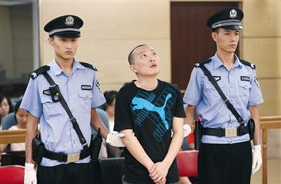 陳曉鵬在西城法院受審。記者 尹亞飛 攝