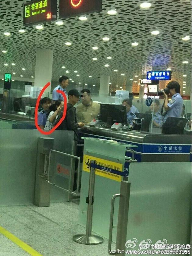 網(wǎng)友在得知此事后，紛紛炮轟上傳照片的人，認(rèn)為該舉動(dòng)嚴(yán)重侵犯了一人的隱私，涉嫌犯罪