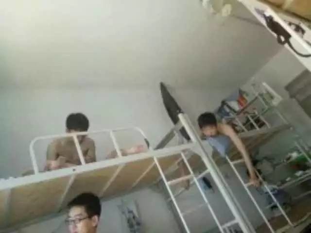 這個學(xué)校的男生宿舍火了！女同學(xué)都喊著要嫁