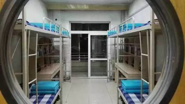 這個學(xué)校的男生宿舍火了！女同學(xué)都喊著要嫁