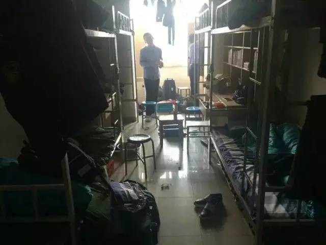 這個學(xué)校的男生宿舍火了！女同學(xué)都喊著要嫁