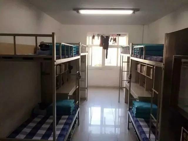 這個學(xué)校的男生宿舍火了！女同學(xué)都喊著要嫁