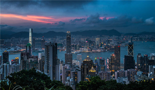 不要溫和地走進那個良夜 因為夜太美！