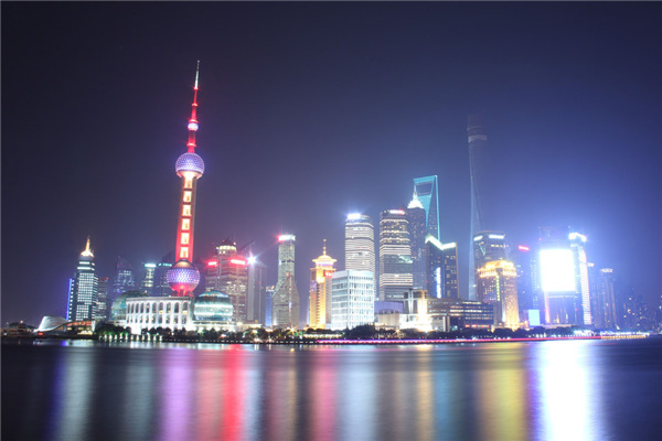 不要溫和地走進那個良夜 因為夜太美！