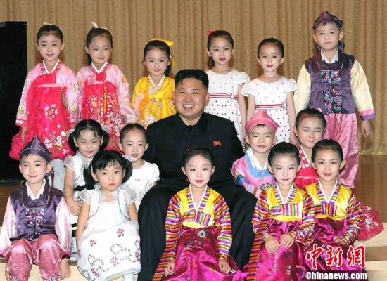 據(jù)朝中社5月30日報道，朝鮮勞動黨第一書記、朝鮮國防委員會第一委員長、朝鮮人民軍最高司令官金正恩在兒