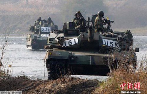 　資料圖：2011年11月2日，韓國軍隊在首爾東南100公里的驪州進行軍事演習。