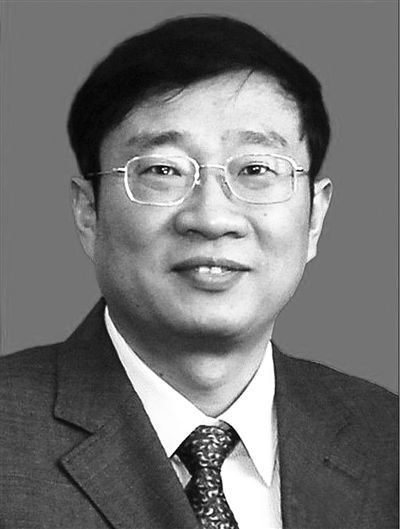 殲-15飛機(jī)研制現(xiàn)場(chǎng)總指揮羅陽(yáng)，因突發(fā)急性心梗殉職，享年51歲