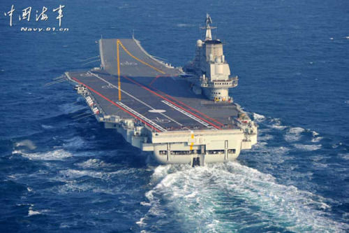 簡(jiǎn)氏大篇幅炒作中國(guó)威脅論。圖為中國(guó)航母遼寧艦