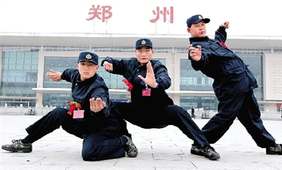 昨日，即將入伍的少林高手們啟程前合影留念