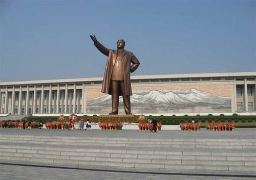 韓國稱或利用導(dǎo)彈對平壤等大城市的金日成、金正日銅像進行精密打擊