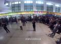 火車站候車大廳紅歌快閃迎國(guó)慶！百人互動(dòng)，震撼現(xiàn)場(chǎng)嗨翻天！