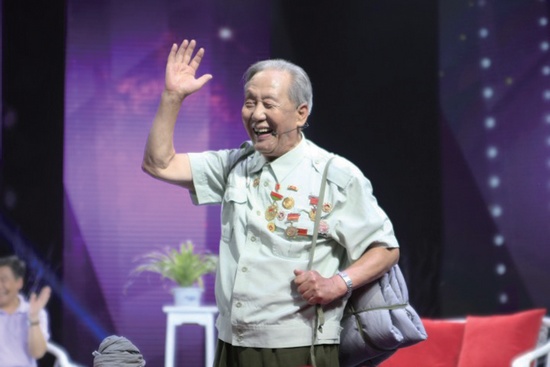 83歲，張立修打行軍包依然很迅速