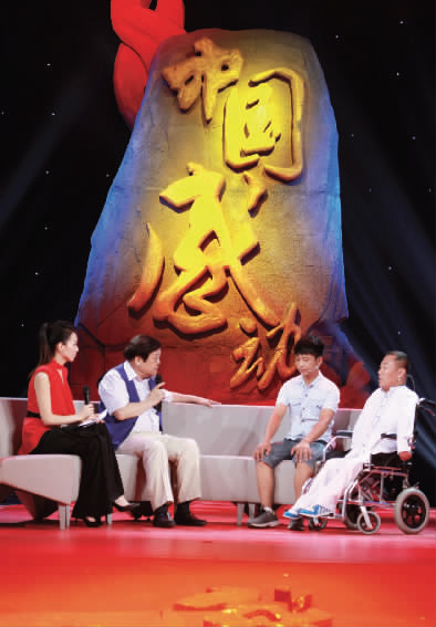 肇恒君（右一）天生殘疾，但是他自兒時起就有著一個音樂夢