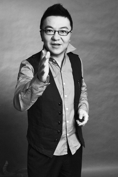 《最前線(xiàn)》由董路這個(gè)主持界的“雜家”擔(dān)綱主持