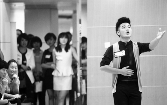 面試處，選手進行才藝展示