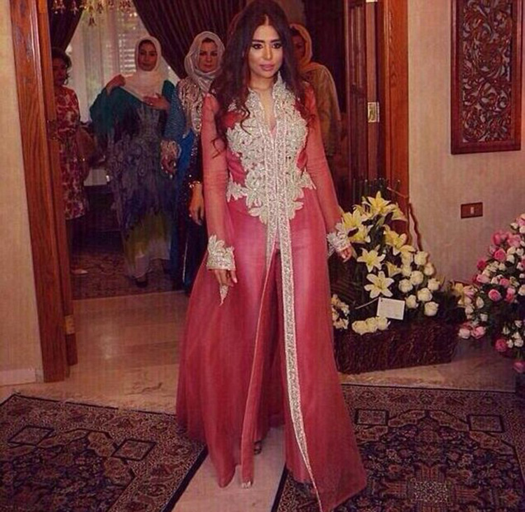 薩達(dá)姆外孫女婚前單身派對照片曝光 美艷動(dòng)人 薩達(dá)姆外孫女婚前單身派對照片曝光 美艷動(dòng)人