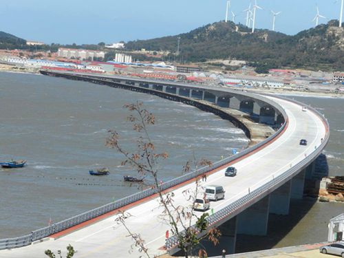 山東首座海島跨海大橋建成通車(chē)。（資料圖）